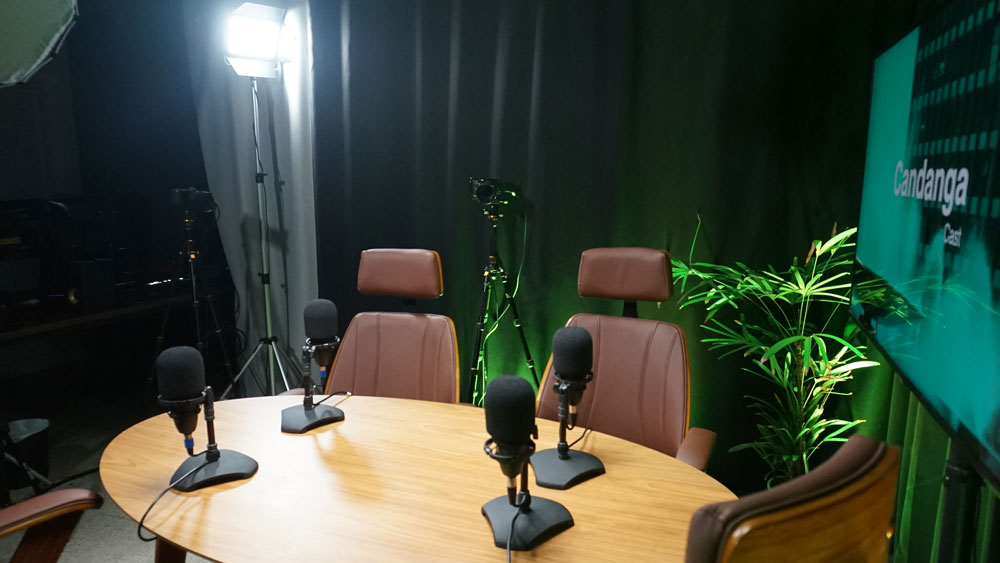 Chroma key e equipamentos do estúdio em Brasília